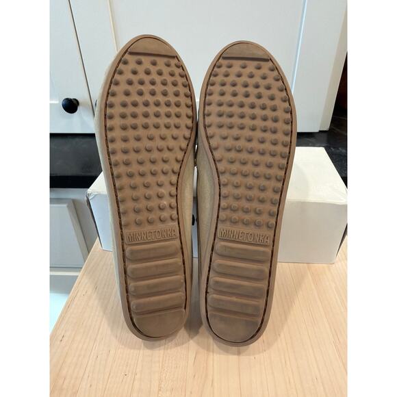 MinneTonka Stud embellished Leila leather mule in Stone color size 10 - Picture 5 of 7
